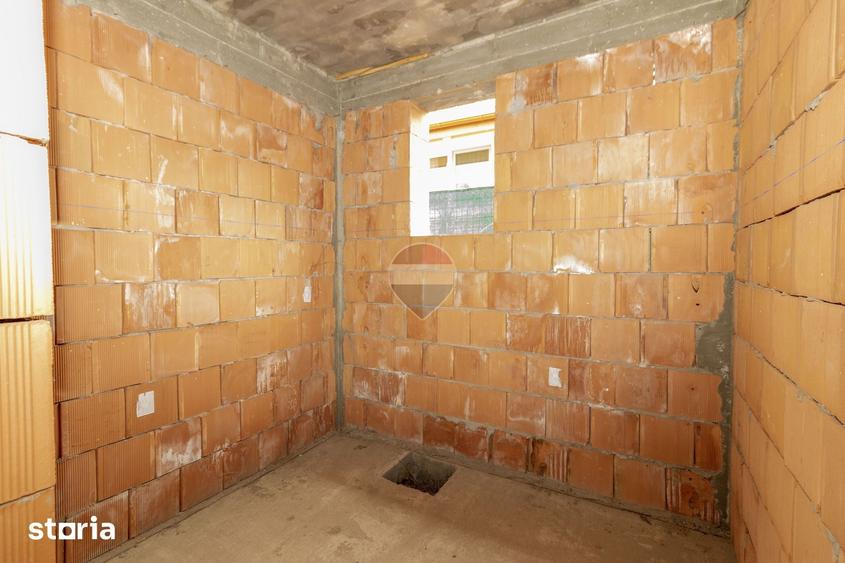 Casă cu 5 camere cu Teren 1000 Mp în Balotești