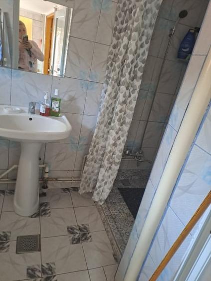 Casă individuală cu 4 camere cu Canalizare în Bariera Vâlcii