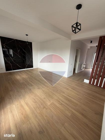 Casă cu 5 camere cu Teren 300 Mp în Central