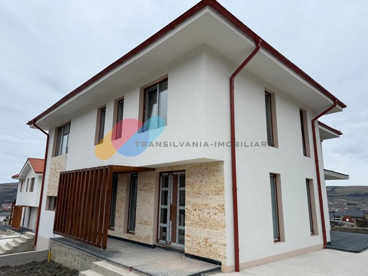 Duplex cu 4 camere cu Canalizare în Chinteni