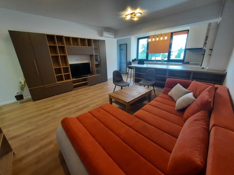Apartament cu 3 camere decomandat în Exterior Vest