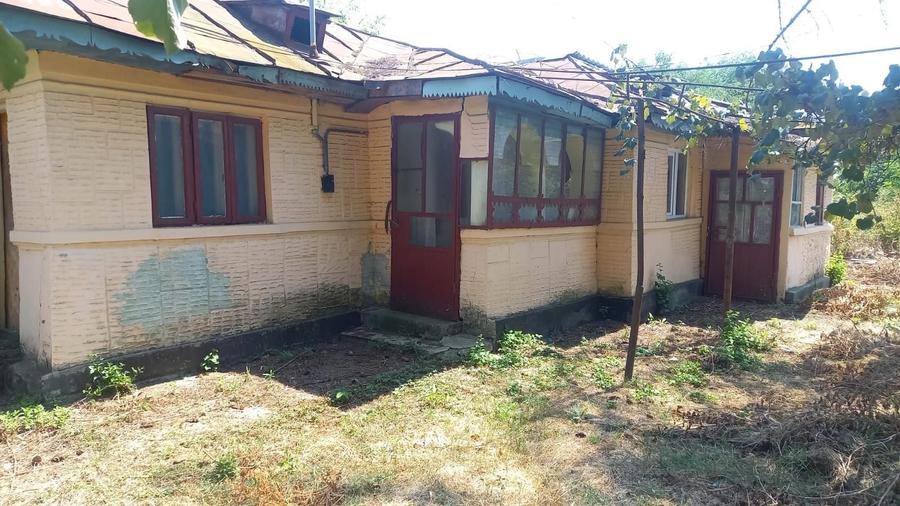 Casă cu 3 camere în Cocorăștii Colț