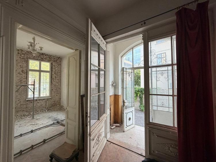 Casă cu 6 camere cu Teren 355 Mp în Victoriei