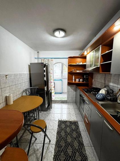 Apartament cu 3 camere decomandat în Podul de Fier