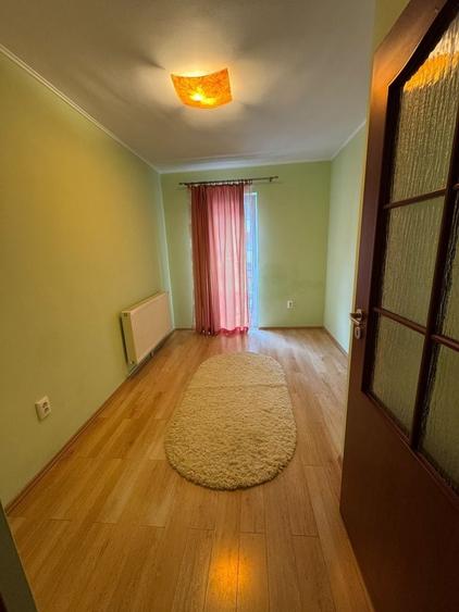 Apartament cu 3 camere decomandat în Florești