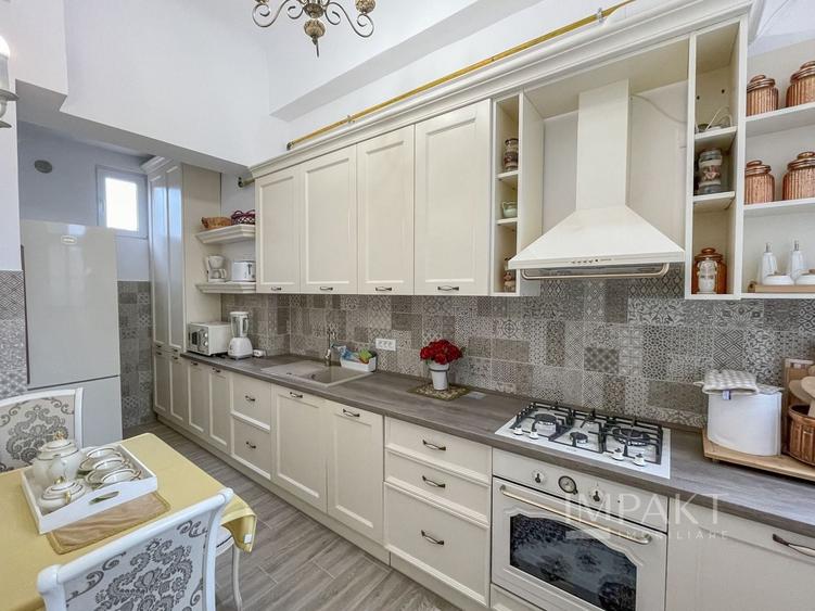 Apartament cu 3 camere semidecomandat, mobilat în Central