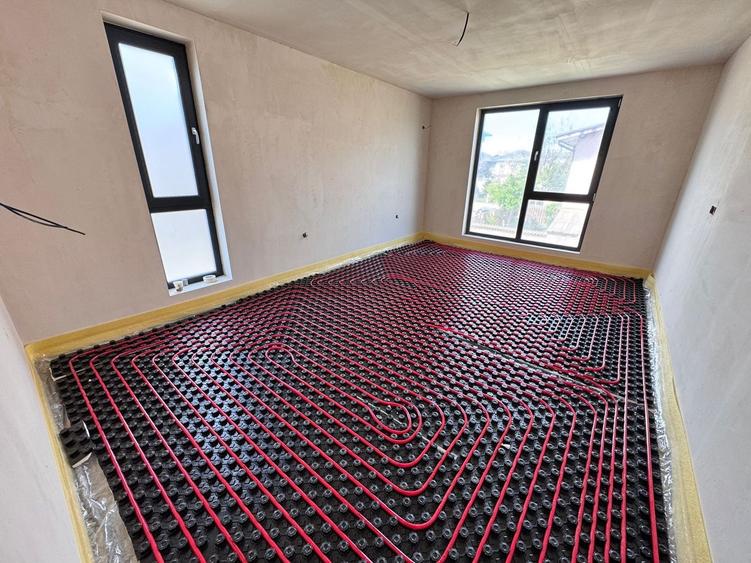 Casă individuală cu 4 camere cu Canalizare în Fundeni