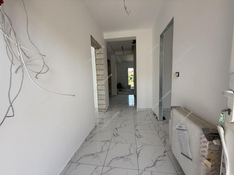 Duplex cu 4 camere cu Canalizare în Șagului