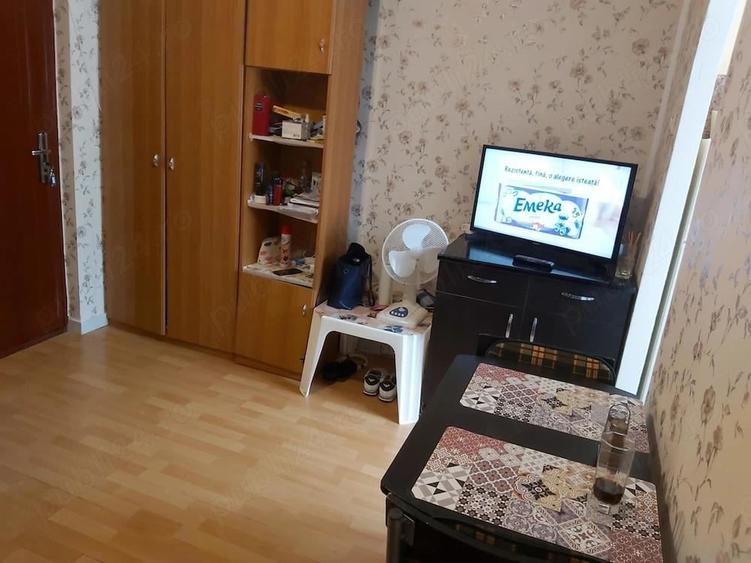 Garsonieră decomandată în Titan