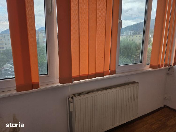 Apartament cu 3 camere decomandat în Astra