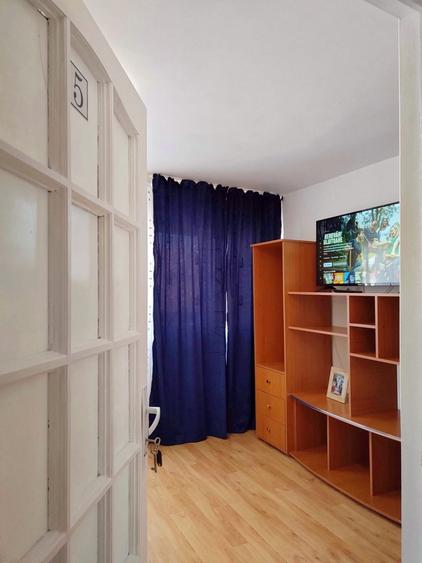 Casă cu 5 camere cu Teren 100 Mp în Central