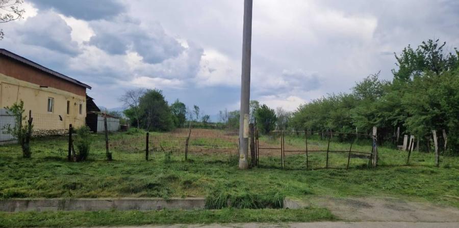 Teren Construcții intravilan de 2750 mp, în Preajba