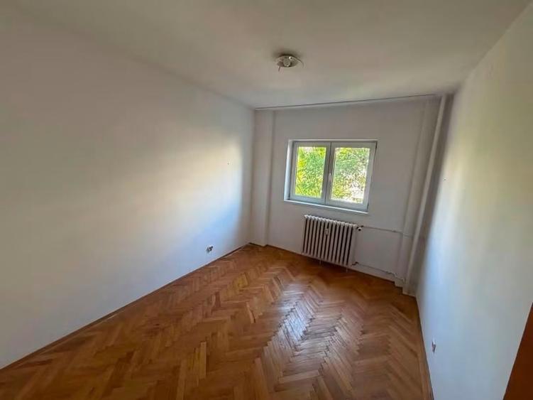 Apartament cu 4 camere decomandat, mobilat în Crângași