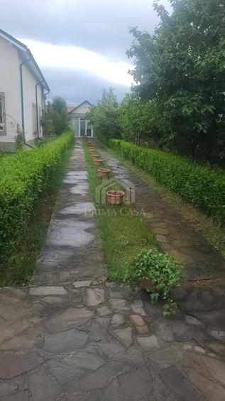 Casă individuală cu 5 camere cu Canalizare în Spătaru
