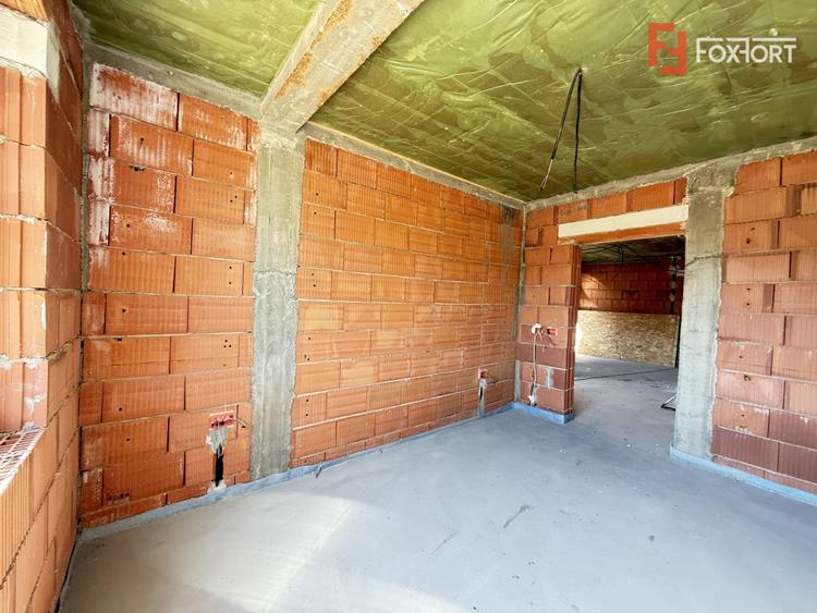 Duplex cu 5 camere cu Canalizare în Sânmihaiu Român
