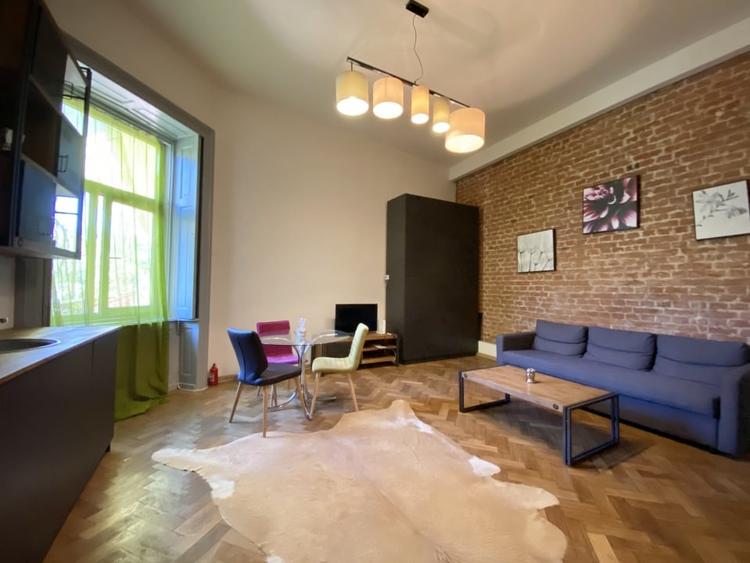 Apartament cu 2 camere semidecomandat, mobilat în Central