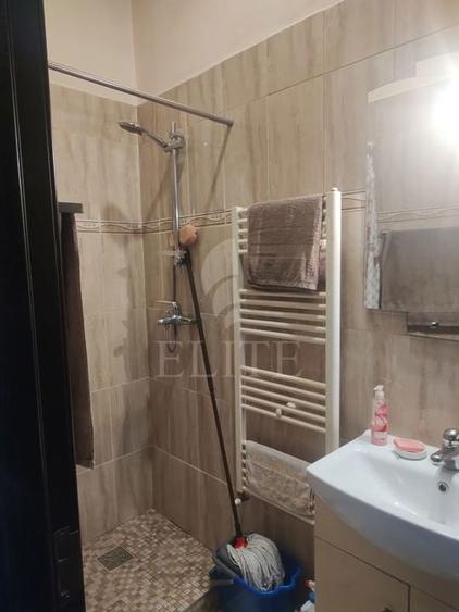Apartament cu 2 camere semidecomandat, mobilat în Central