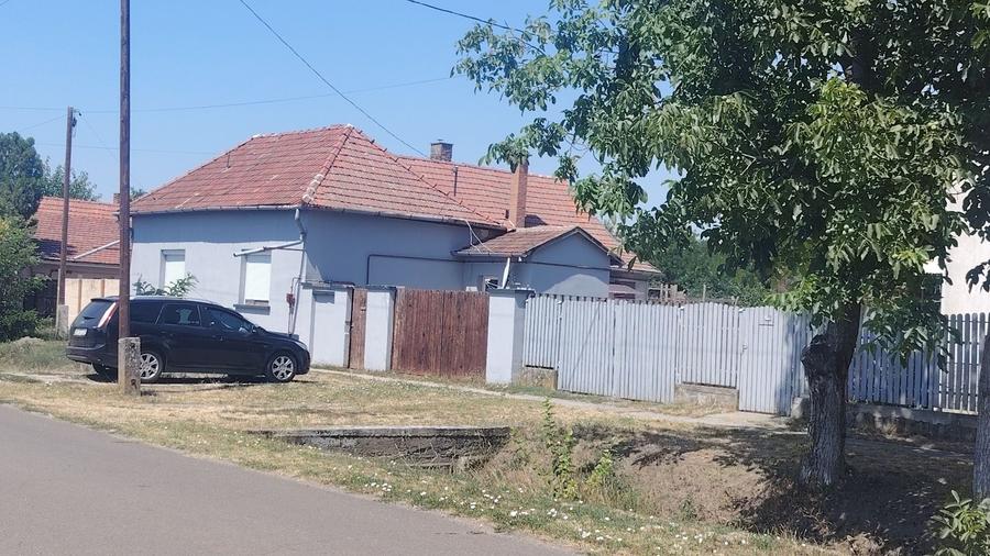 Casă cu 3 camere în Peregu Mic