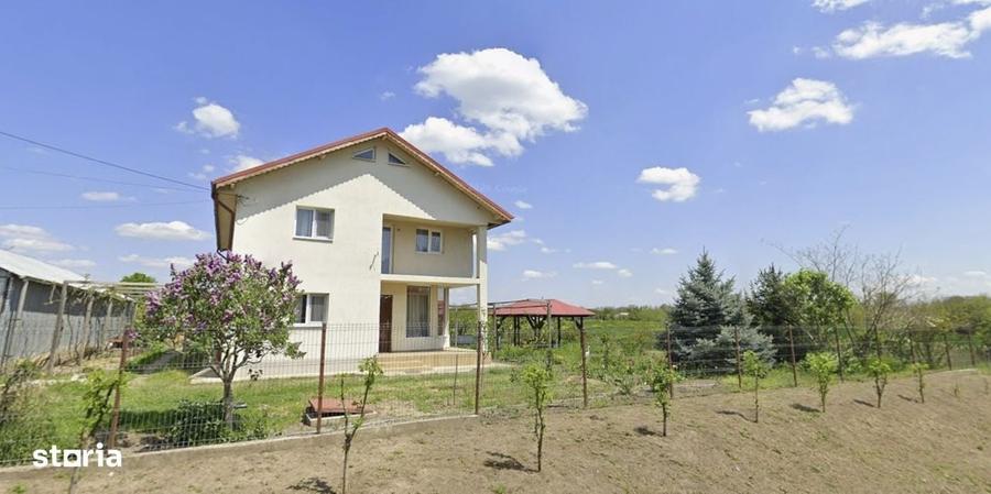 Casă cu 4 camere în Vâlcelele