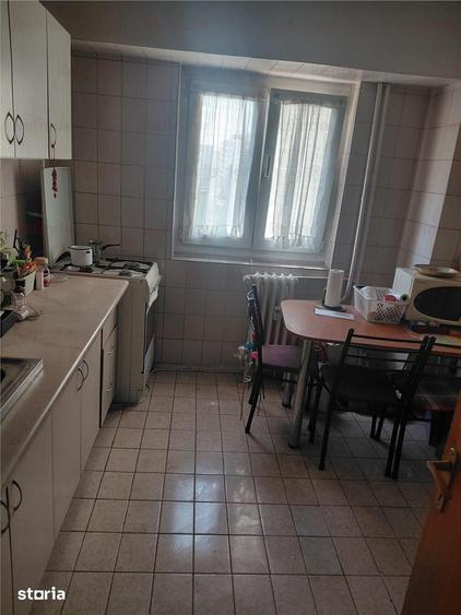 Apartament cu 4 camere decomandat în Pantelimon