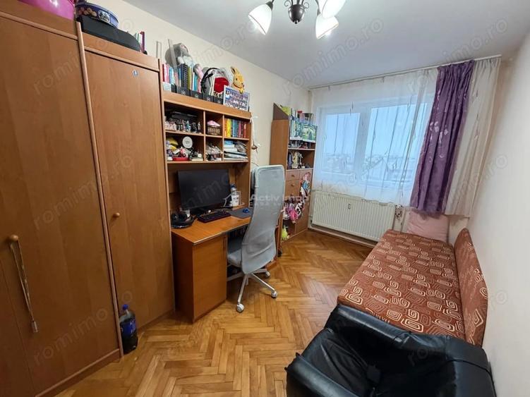 Apartament cu 4 camere semidecomandat în Aurel Vlaicu