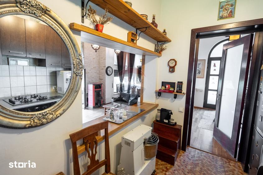 Casă cu 4 camere cu Teren 3000 Mp în Central