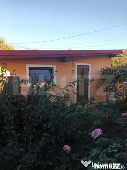 Casă cu 4 camere cu Teren 1210 Mp în Stupini