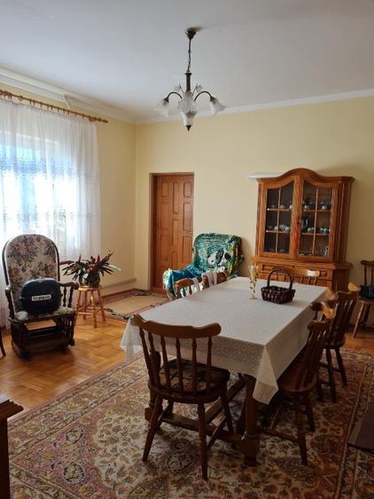 Casă individuală cu 5 camere cu Teren 4500 Mp în Linia (Budești)