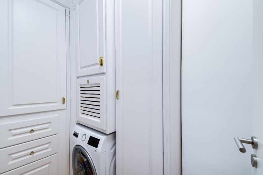Apartament cu 2 camere decomandat în Calea Victoriei