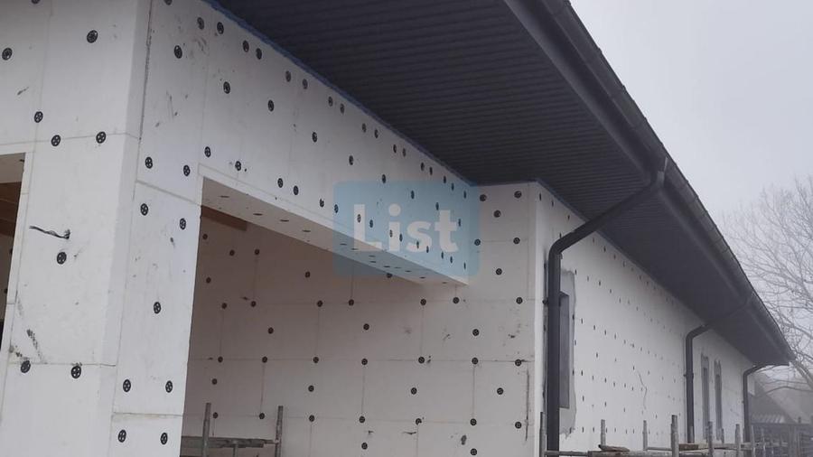 Casă cu 3 camere cu Canalizare în Central