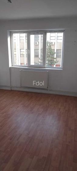 Vand apartament 3 camere central Alexandria