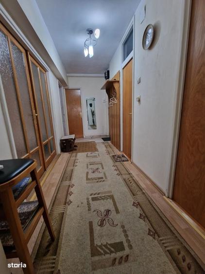 Apartament cu 3 camere decomandat în Exterior Vest