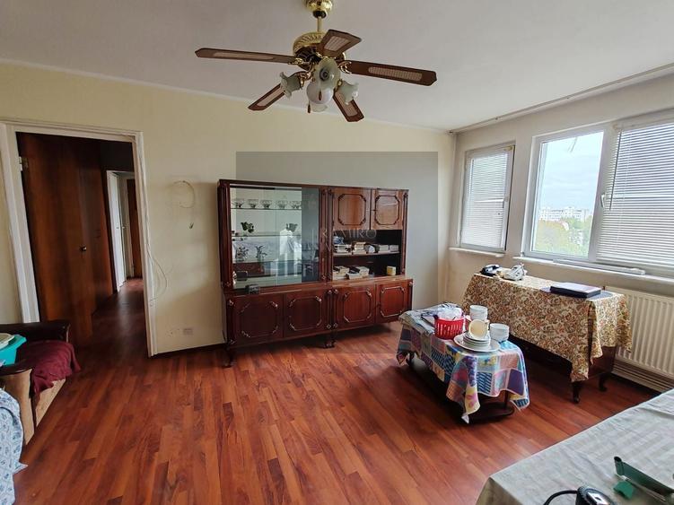 Apartament cu 3 camere semidecomandat, mobilat în Brâncoveanu