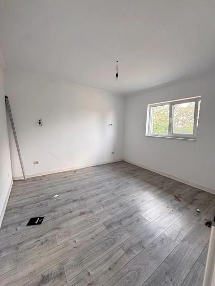 Casă cu Teren 1400 Mp în Moșnița Nouă