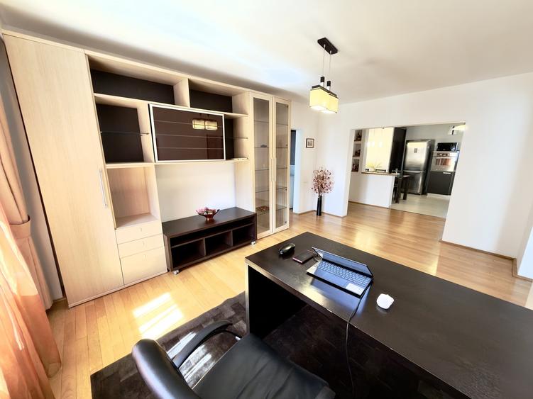 Apartament cu 4 camere decomandat, mobilat în Decebal