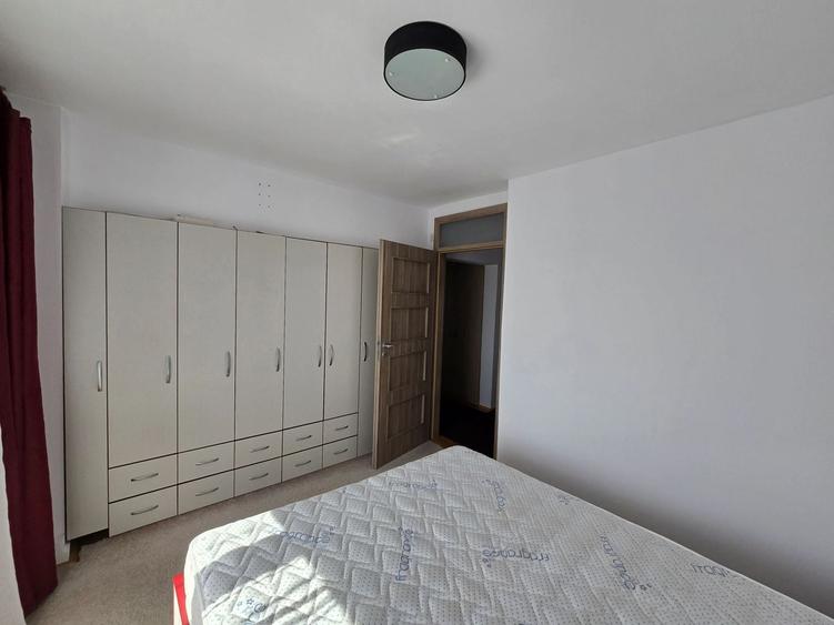 Apartament cu 3 camere decomandat, mobilat în Lipovei
