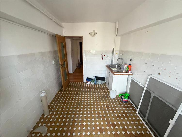 Apartament cu 4 camere decomandat în Ultracentral