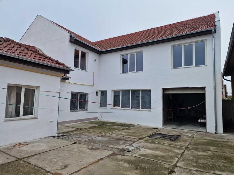 Casă cu 4 camere în Exterior Vest