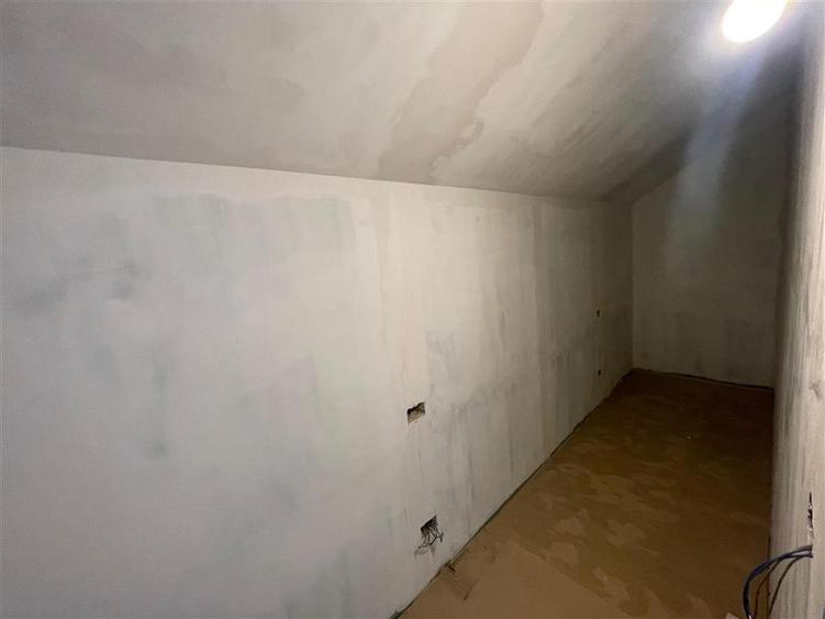 Casă individuală cu 4 camere cu Canalizare în Ipotești