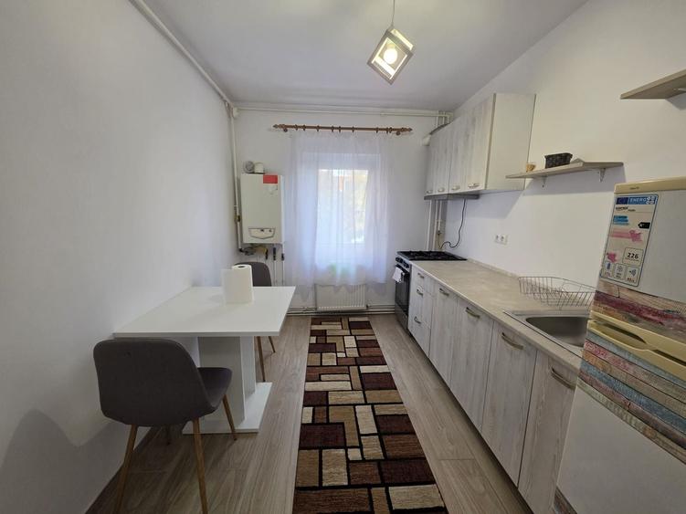 Apartament cu 3 camere semidecomandat, mobilat în Grigorescu