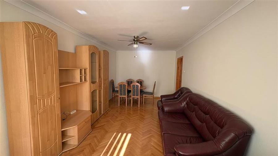 Apartament cu 3 camere decomandat, mobilat în Răcădău