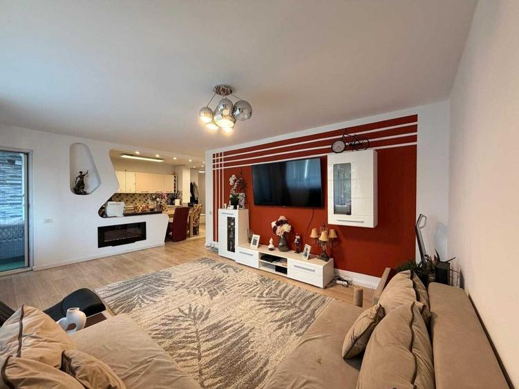 Apartament cu 3 camere decomandat în Victoriei