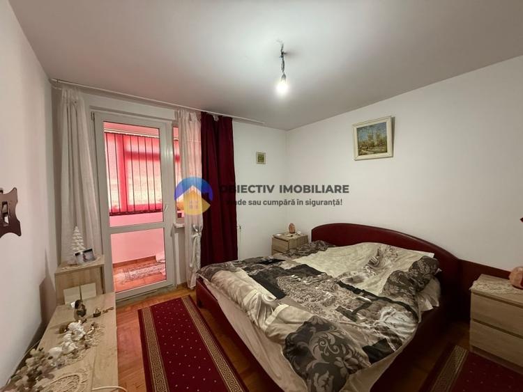 Apartament cu 4 camere semidecomandat în Precista