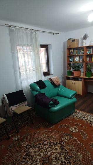 Casă cu 5 camere cu Canalizare în Valea Adâncă