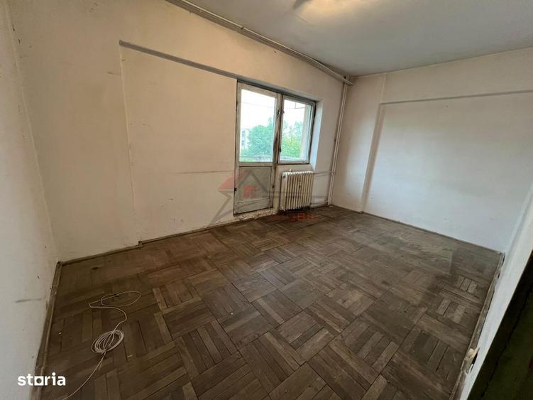 Apartament cu 3 camere decomandat în Socola