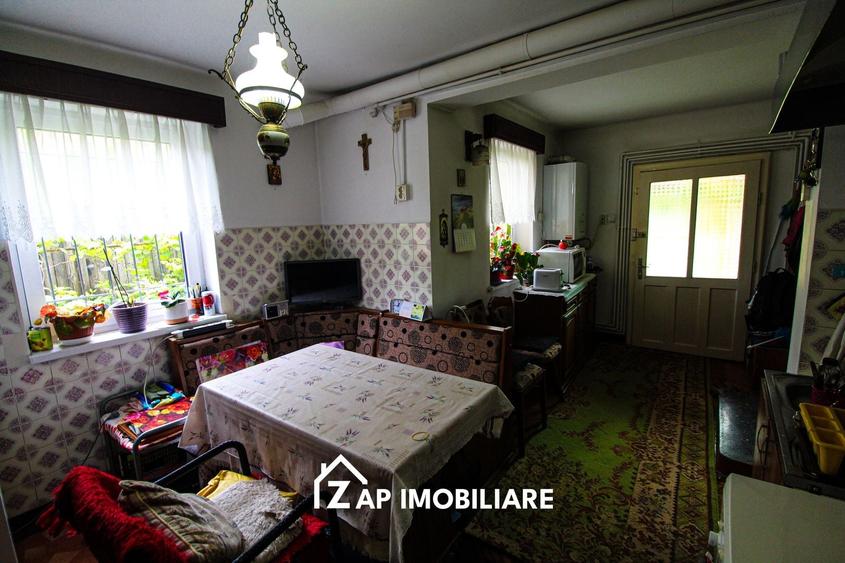 Casă individuală cu 4 camere cu Canalizare în Central