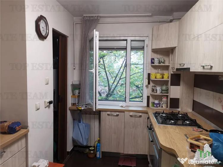 Apartament cu 3 camere decomandat, mobilat în Alexandru Obregia