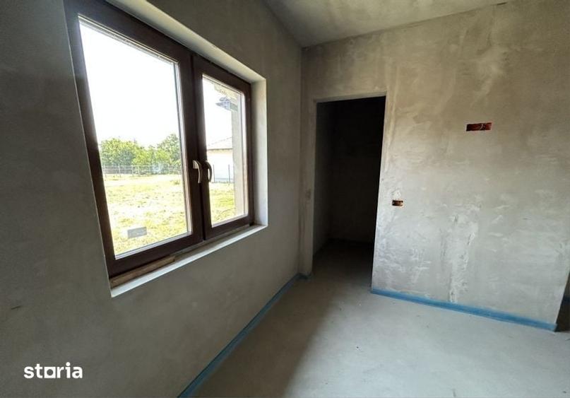 Casă cu 4 camere decomandat cu Teren 170 Mp în Livada