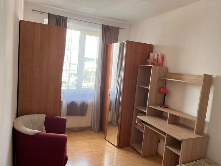 Apartament cu 3 camere semidecomandat în Central