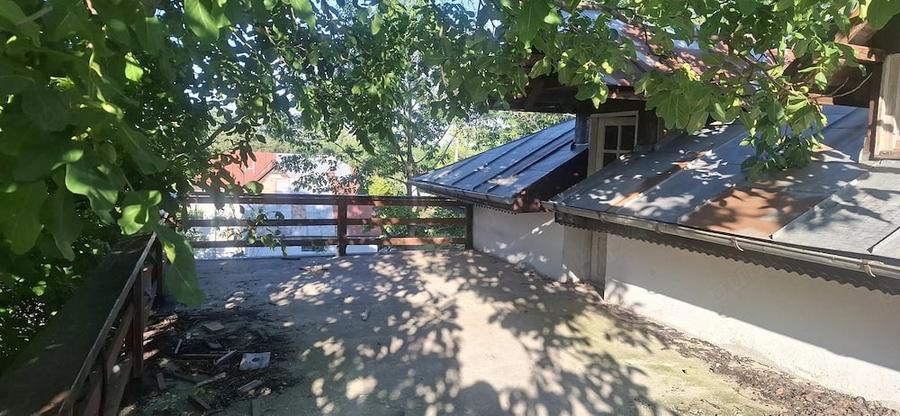 Casă cu Teren 1000 Mp în Sinești